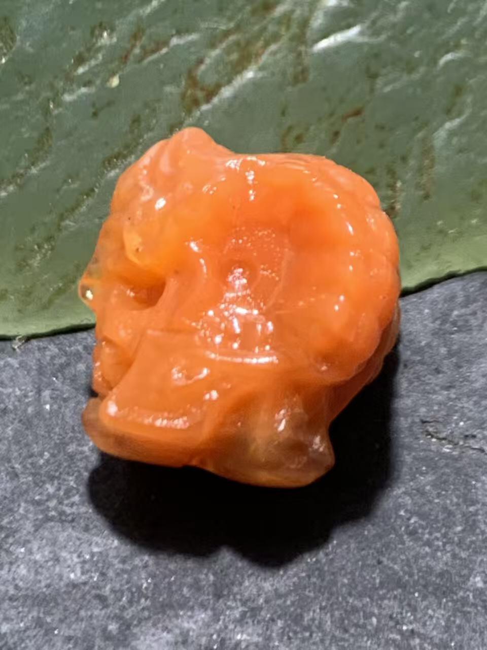 精美川料柿子红南红玛瑙雕刻骷髅珠一个，