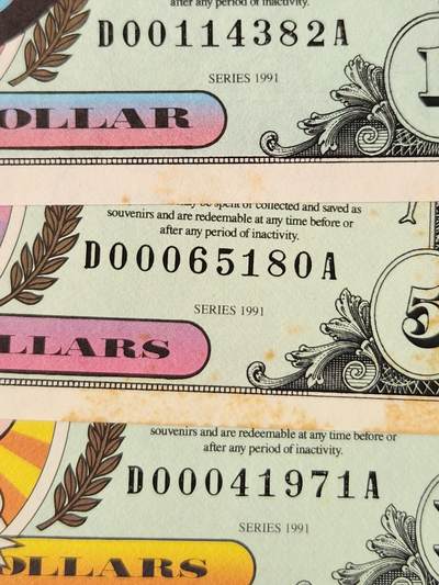 3月14号晚上8点 外国纸币自动截拍第38场 - 迪士尼1991年1-5-10元 原票一套