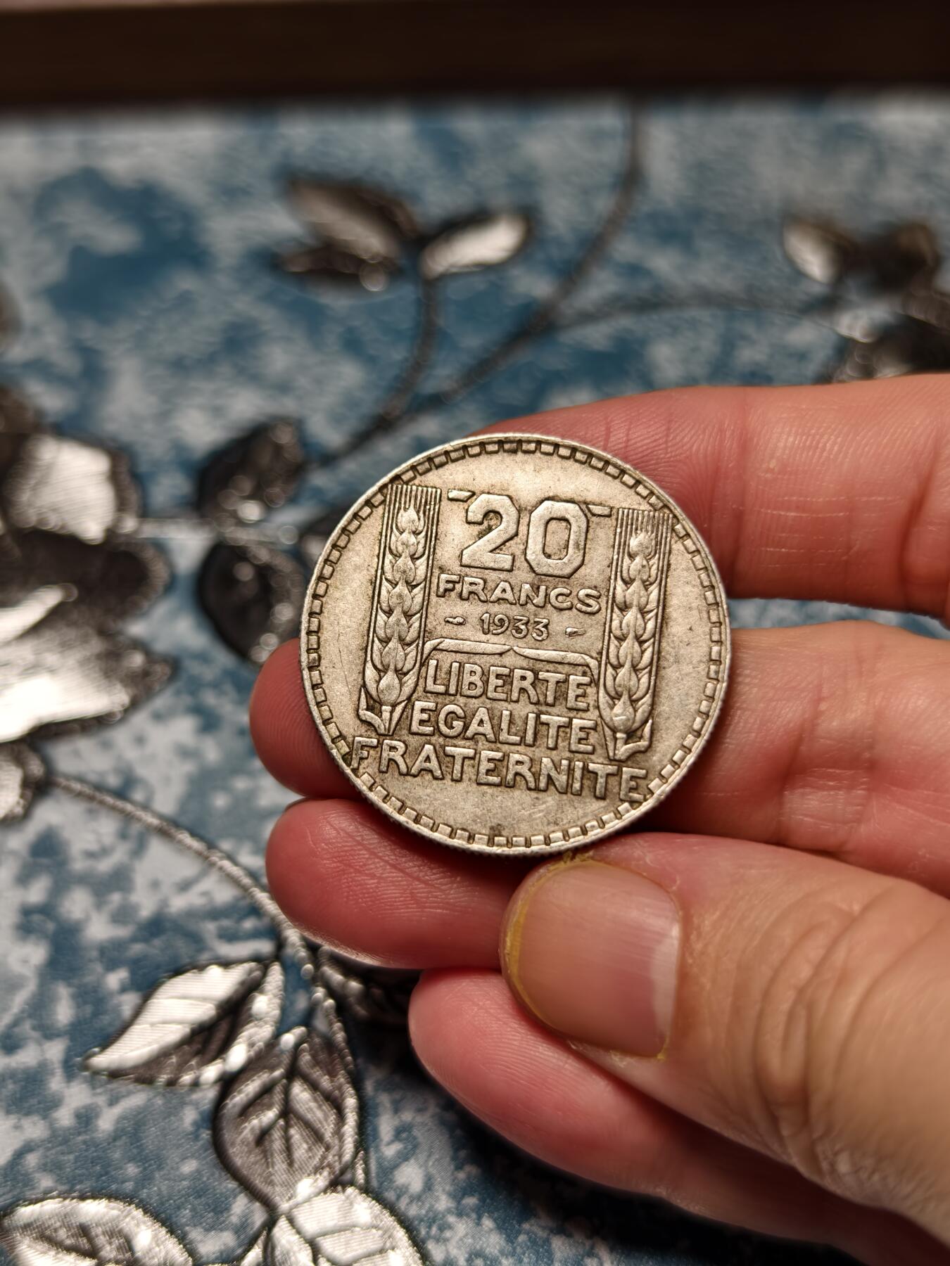 抚柳草堂-第十六期章牌钱币  奖章勋章限时免佣 满百包邮 放漏专场 1933法国谷物女神20法郎银币 重20g老包浆好味道