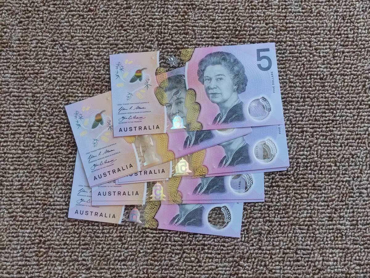 首发AA冠 澳大利亚 2016年 5澳元 全新UNC 号码无47 单张价格