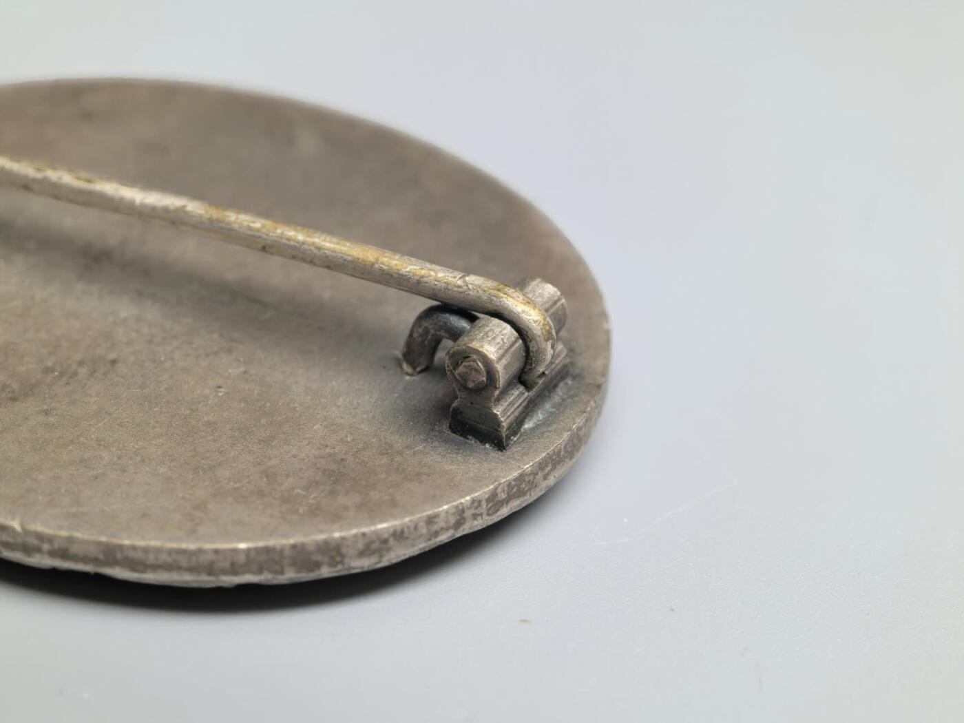 小驴勋章奖章收藏3月14日周六晚六点拍卖（珍爱和平，收藏战争，铭记历史，勿忘国耻，忠党爱国。有偿代拍，送拍规则在简介最后，参拍须阅读规则后再参拍，关系到运费包装发货时效真假辨别等关键信息，拍卖时不再发原图，看大图店主微信码在拍卖店铺介绍里）