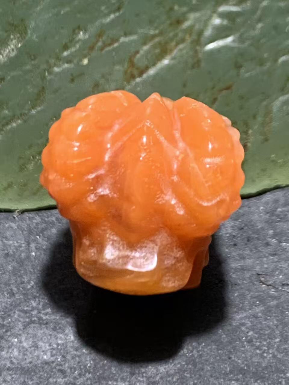 精美川料柿子红南红玛瑙雕刻骷髅珠一个，