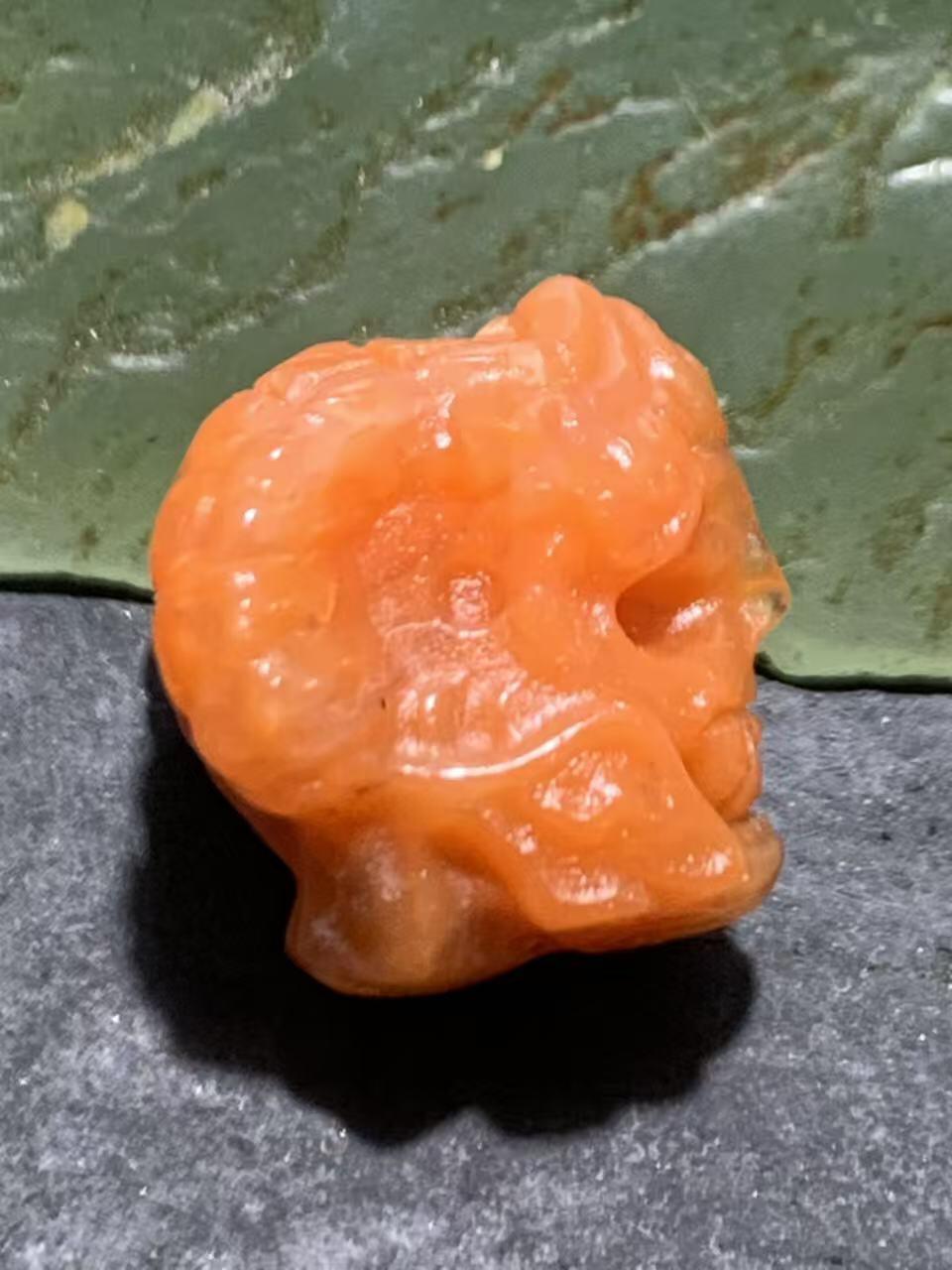 精美川料柿子红南红玛瑙雕刻骷髅珠一个，