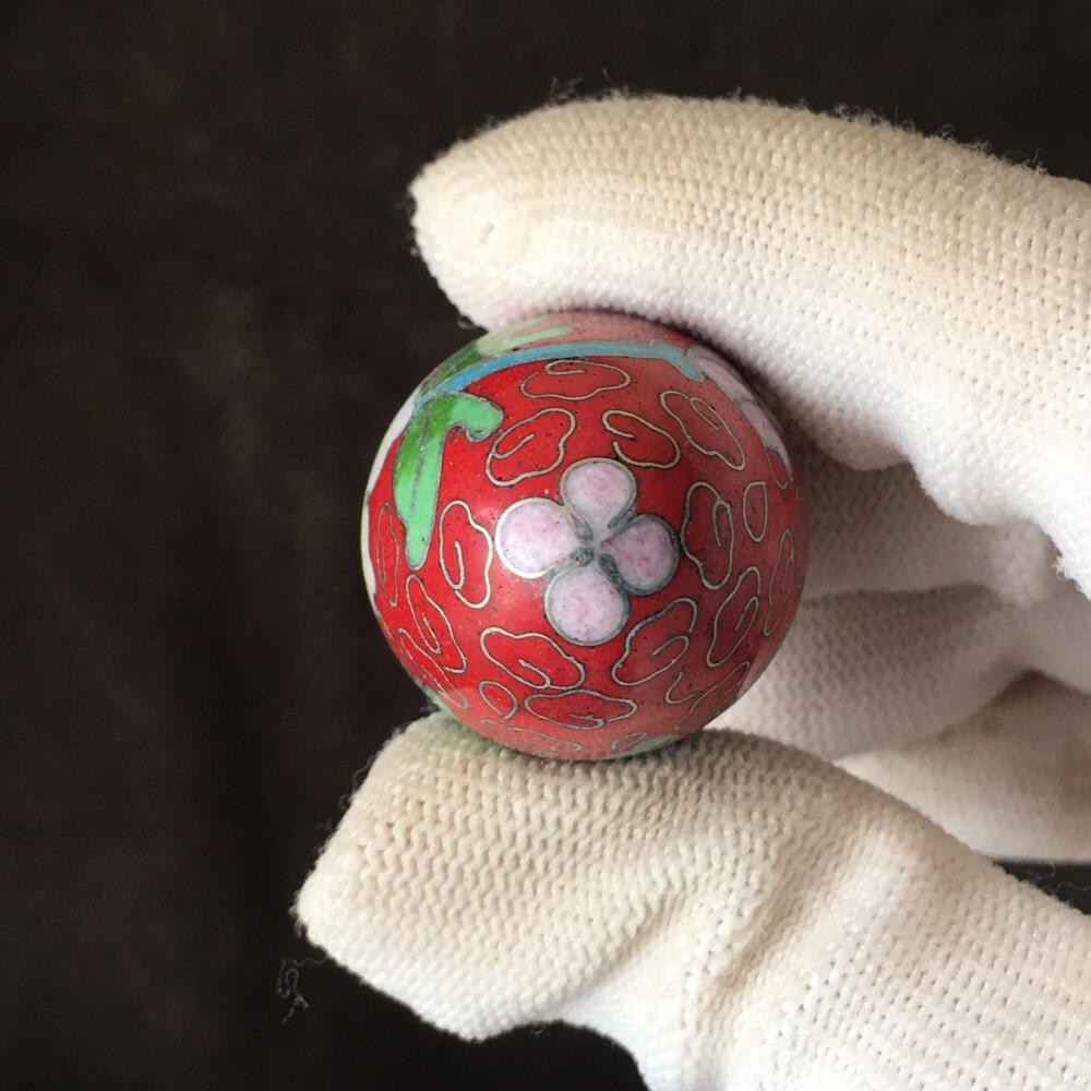         出口创汇时期红色铜胎掐丝珐琅磨光景泰蓝吉祥如意鸡蛋小摆件美品1对2只真品如图摆件旧藏文玩艺术收藏