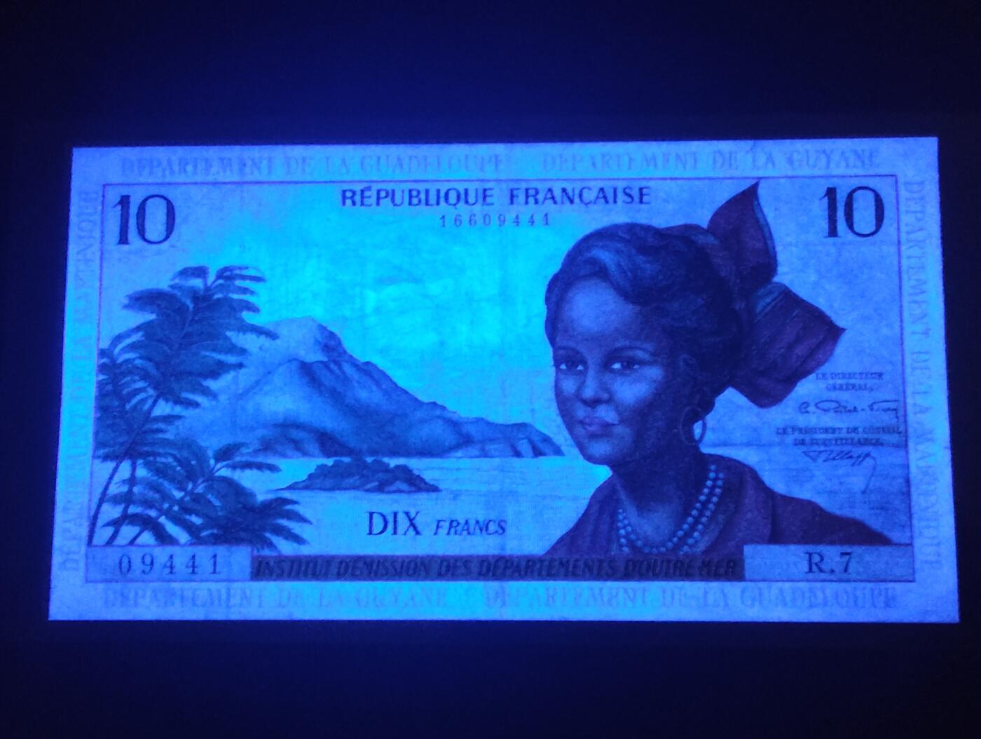 2026三月第二期，总219期 法属安的列斯1963版10法郎流通好品XF 民族服饰女孩和甘蔗收获