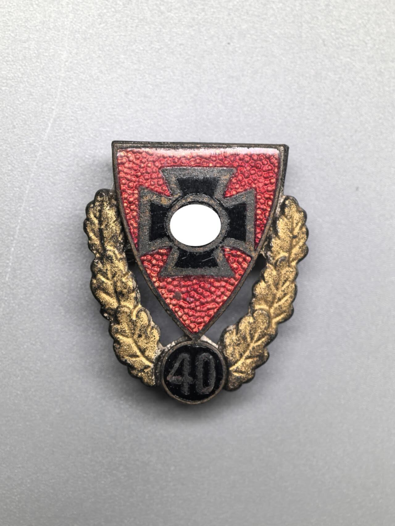 小驴勋章奖章收藏3月14日周六晚六点拍卖（珍爱和平，收藏战争，铭记历史，勿忘国耻，忠党爱国。有偿代拍，送拍规则在简介最后，参拍须阅读规则后再参拍，关系到运费包装发货时效真假辨别等关键信息，拍卖时不再发原图，看大图店主微信码在拍卖店铺介绍里） 得三老兵协会40年徽章，背打GES标