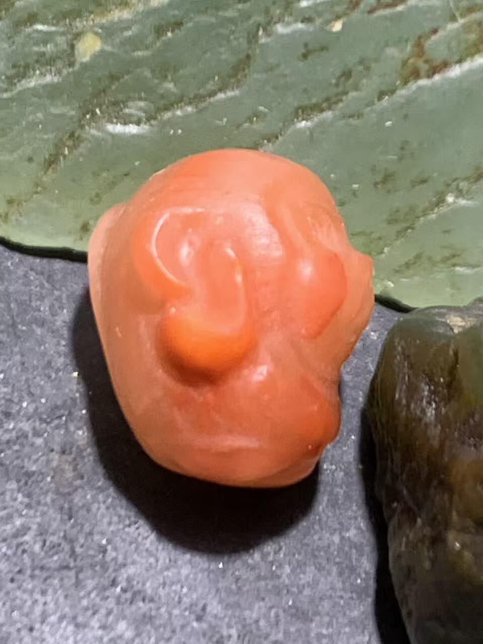 精美亚光川料南红玛瑙雕刻不听猴珠子一个，