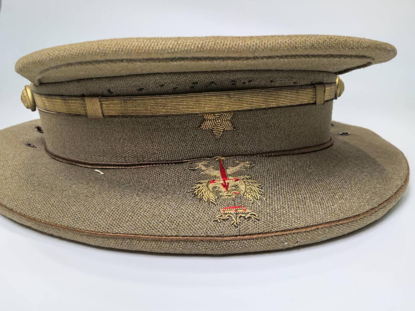 小驴勋章奖章收藏3月14日周六晚六点拍卖（珍爱和平，收藏战争，铭记历史，勿忘国耻，忠党爱国。有偿代拍，送拍规则在简介最后，参拍须阅读规则后再参拍，关系到运费包装发货时效真假辨别等关键信息，拍卖时不再发原图，看大图店主微信码在拍卖店铺介绍里） 西班牙m1943条例少尉军装一套，左胸俩奖章为复刻，右胸徽章和臂章为战后