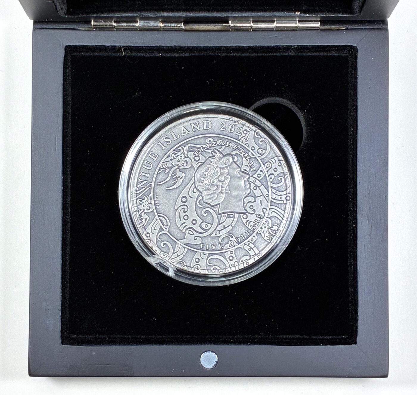 【雨安】【直播拍卖】【第0127期-裸币套币】2026-03-13 周五 19:30 (金价1140, 银价21.50) [现代装帧] Niue 纽埃 5元 2021年 汉 复古 [发行量500][62.20克,  0.999银] 编号099/500