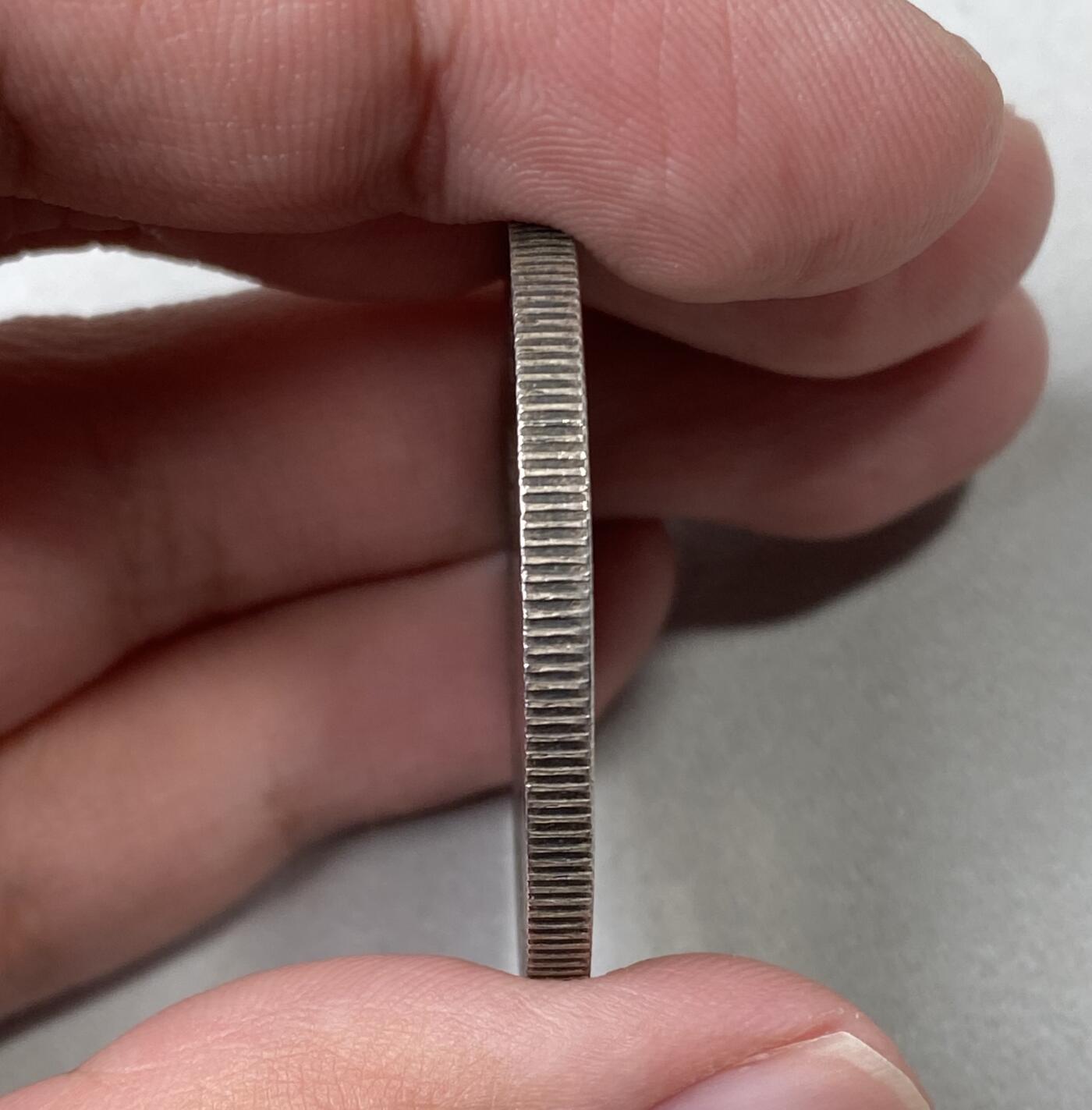 万国钱币拍卖第062期 1837巴伐利亚圣·米迦勒勋章历史大泰勒 路德维希一世在1837年修改此勋章的宗教和军事属性 将其指定为功绩勋章 授予被国王认可做出杰出贡献的人 并发行历史泰勒加以纪念 勋章中央为大天使长圣·米迦勒 手持闪电之剑 脚踩恶魔 欧陆淡五彩收藏级