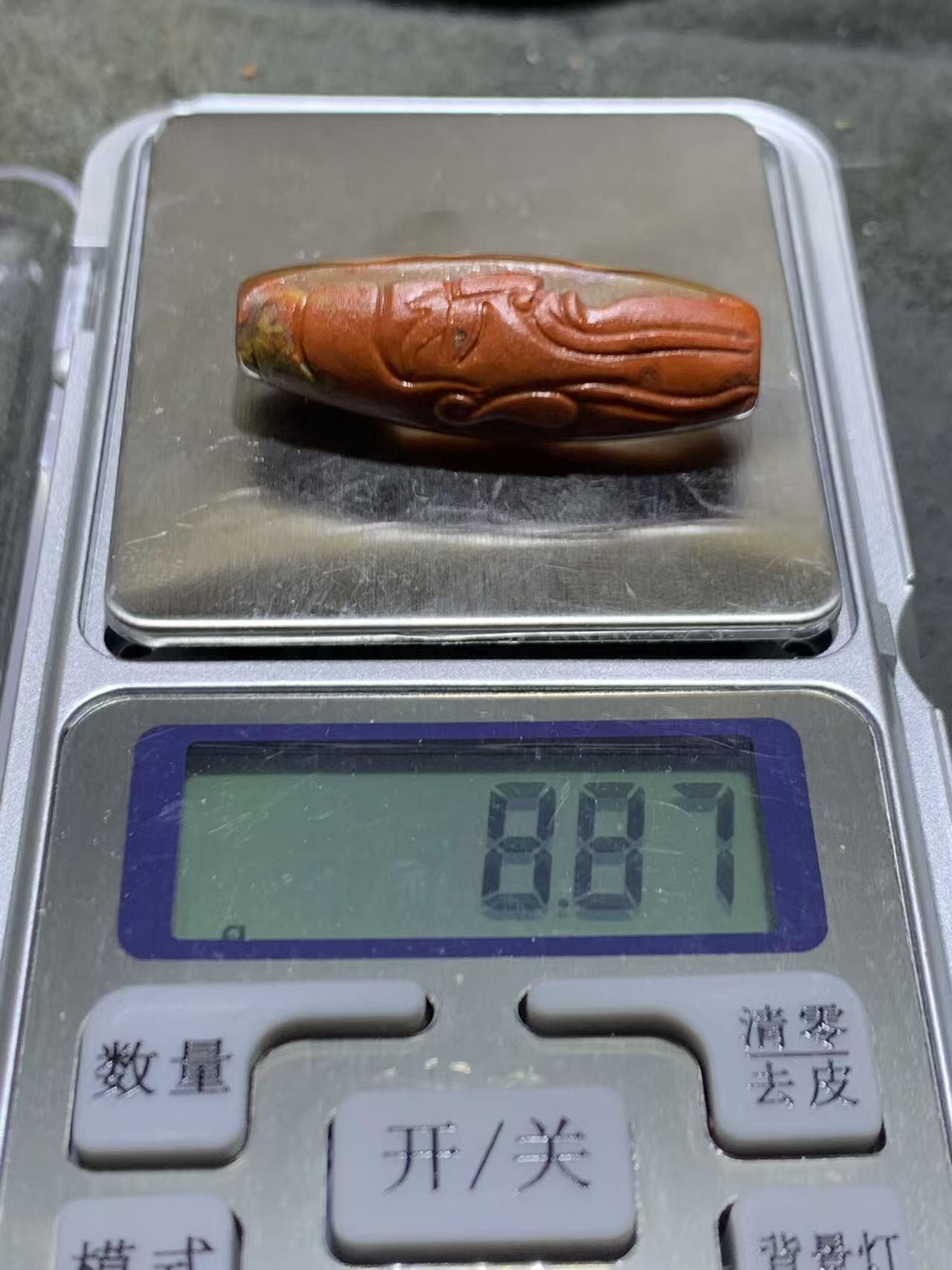 精美冰飘亚光战国红玛瑙手工俏色巧雕武财神忠义关二爷随形桶珠一颗