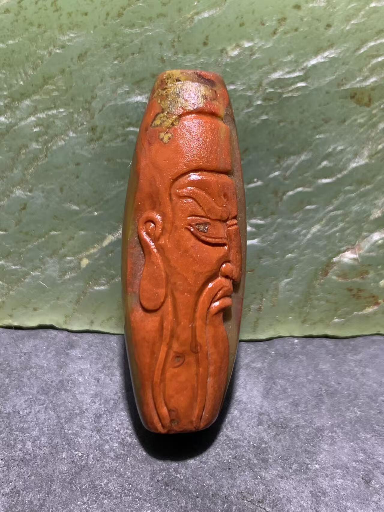 精美冰飘亚光战国红玛瑙手工俏色巧雕武财神忠义关二爷随形桶珠一颗