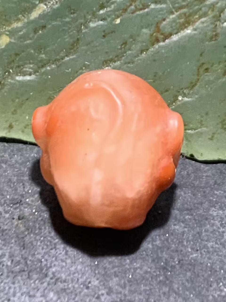 精美亚光川料南红玛瑙雕刻不听猴珠子一个，