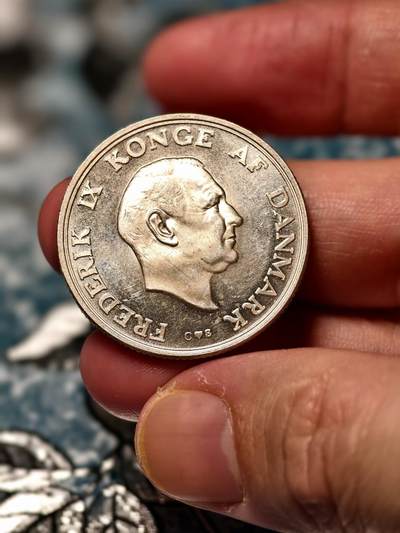 抚柳草堂-第二十八期章牌钱币  奖章勋章 满百包邮 放漏专场 1958丹麦王国2克朗纪念银币 重15g 底板丝滑镜面光泽 为庆祝玛格丽特二世公主（后来的丹麦女王）18岁成年而铸造