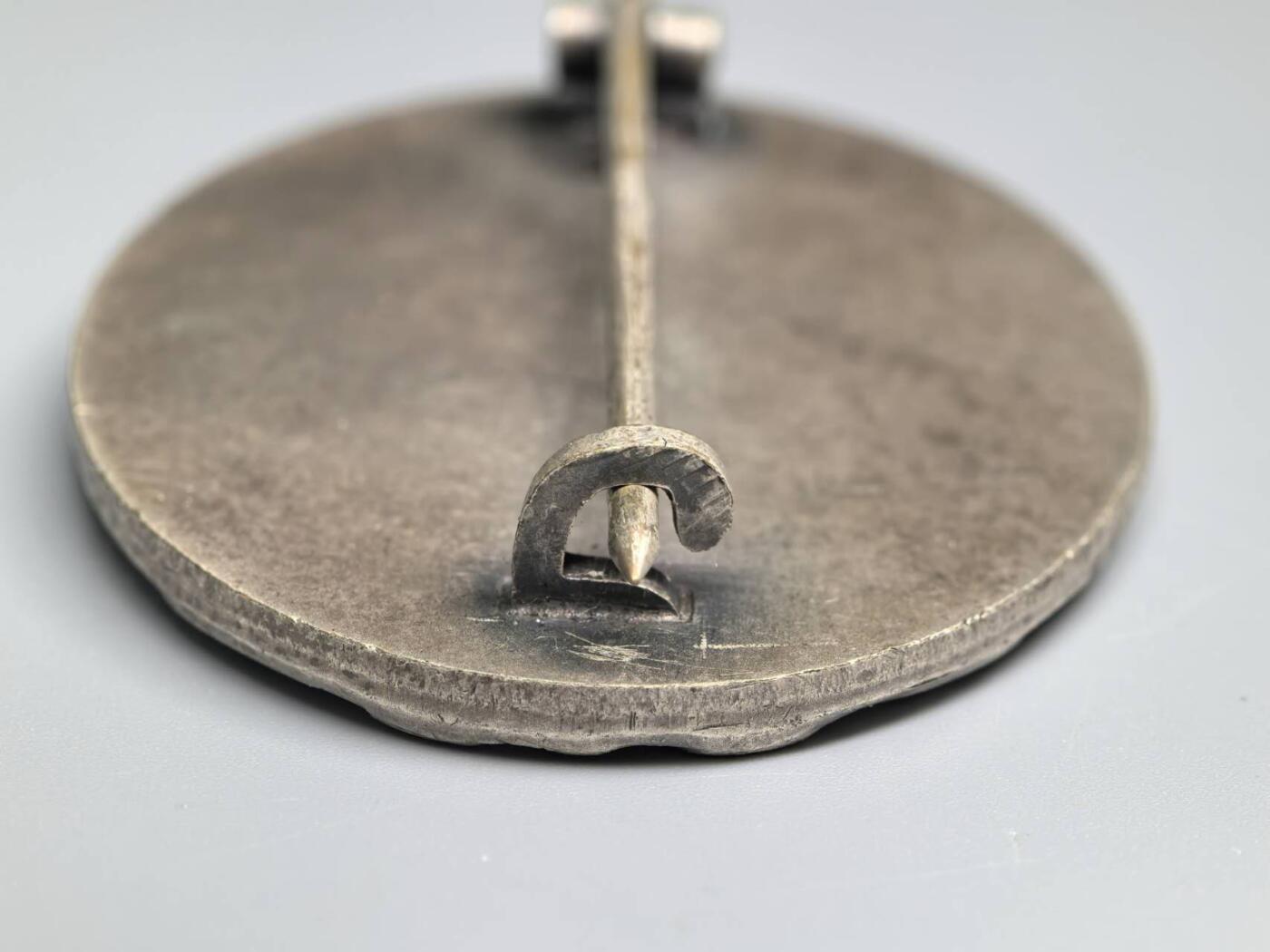 小驴勋章奖章收藏3月14日周六晚六点拍卖（珍爱和平，收藏战争，铭记历史，勿忘国耻，忠党爱国。有偿代拍，送拍规则在简介最后，参拍须阅读规则后再参拍，关系到运费包装发货时效真假辨别等关键信息，拍卖时不再发原图，看大图店主微信码在拍卖店铺介绍里）