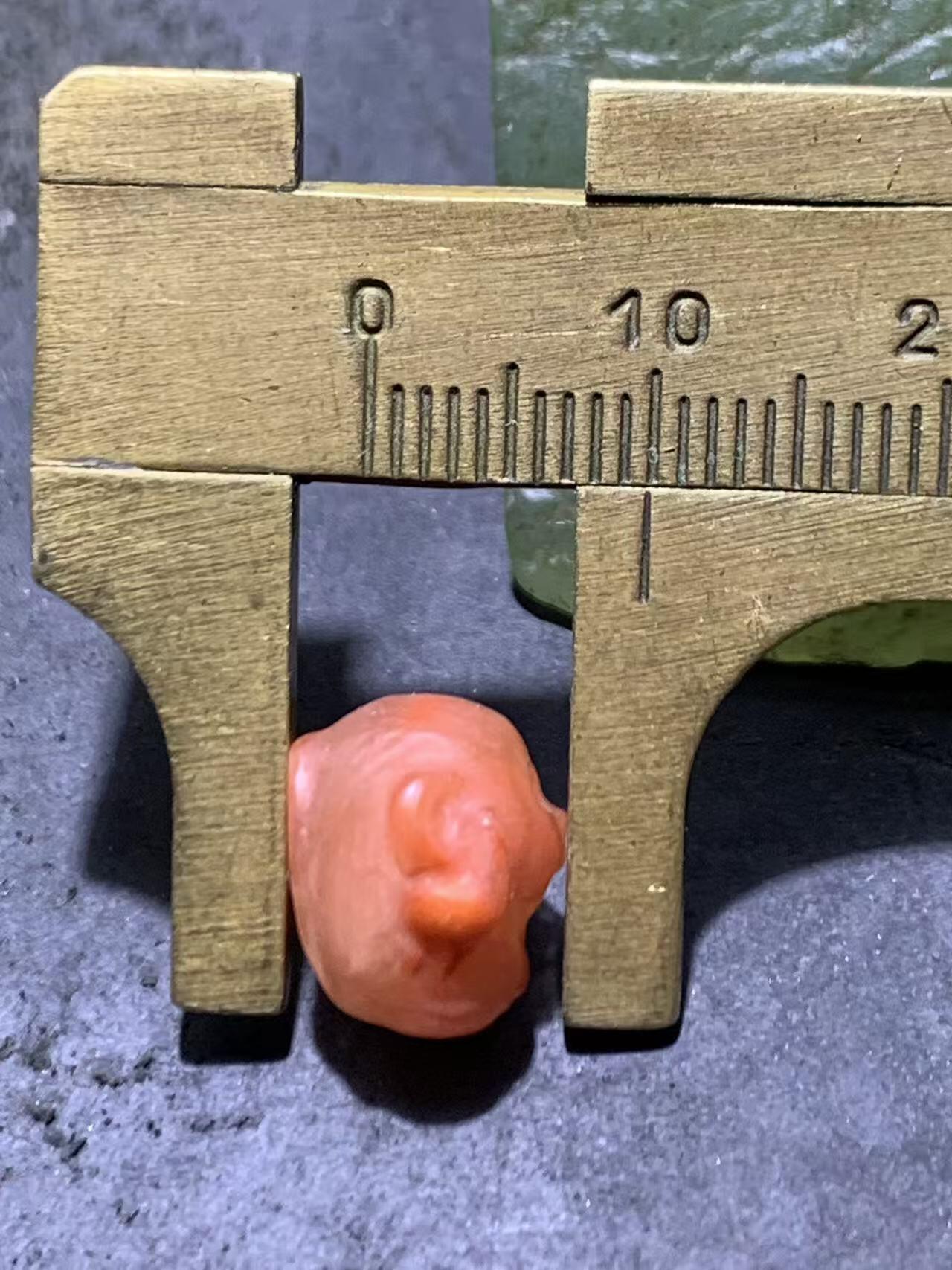 精美亚光川料南红玛瑙雕刻不听猴珠子一个，