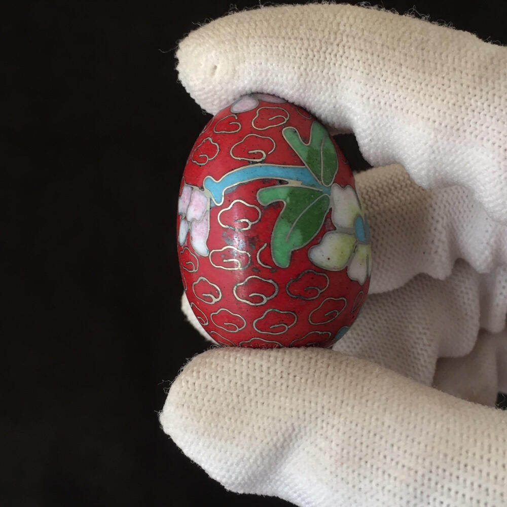         出口创汇时期红色铜胎掐丝珐琅磨光景泰蓝吉祥如意鸡蛋小摆件美品1对2只真品如图摆件旧藏文玩艺术收藏