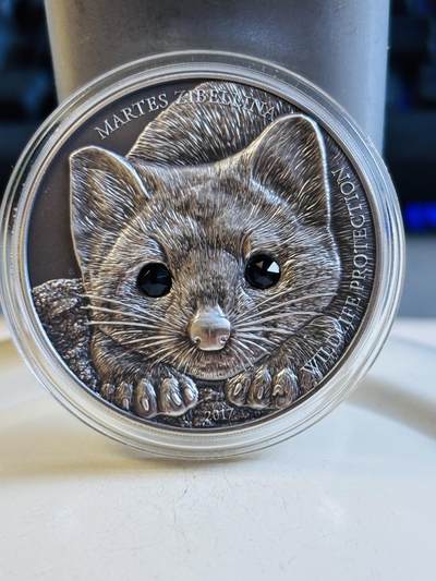 第193期拍卖 - 蒙古2017年草原动物紫貂仿古镶嵌水晶1盎司纪念银币，999银，发行2500枚