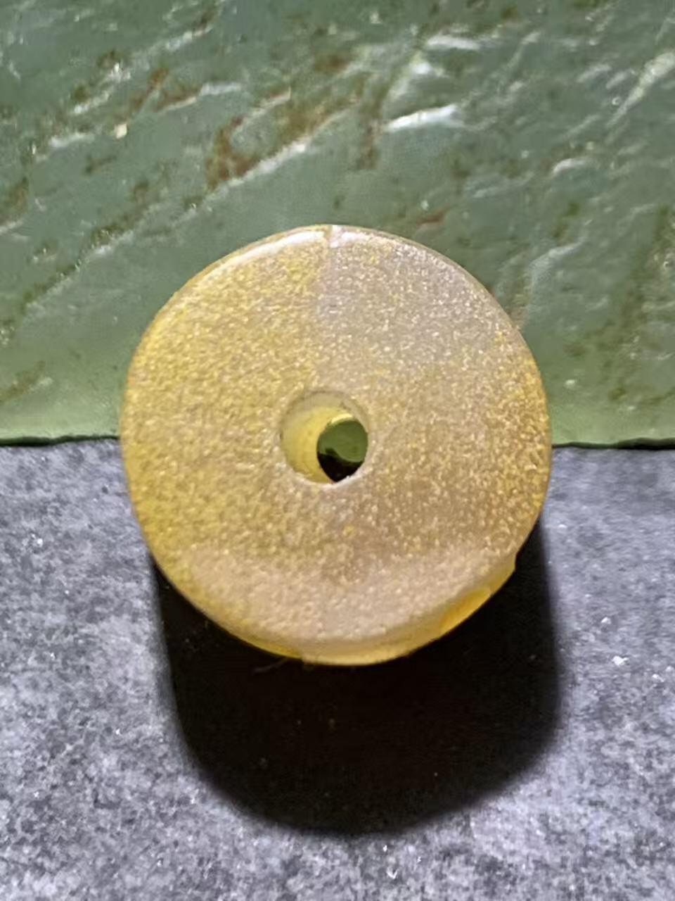 精美高玉化亚光冻料飘金沙鸡油黄战国红玛瑙手工俏色巧雕万字符墩子一个