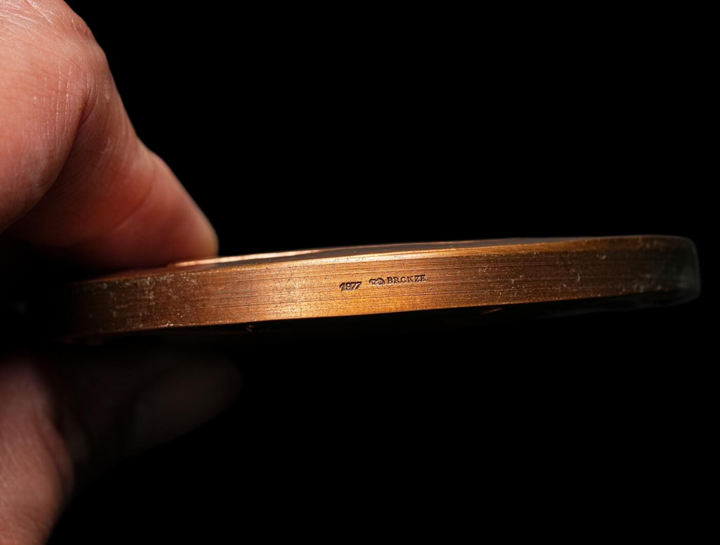 修遠堂世界钱币第107期 法国船级社（Bureau Veritas）150 周年纪念铜章（1828–1978），盒子有破损，72mm，243.44g