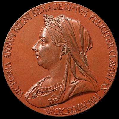 修遠堂世界钱币第107期 - 1897年英国维多利亚女王登基 60 周年官方铜质纪念章，背面头像下方月桂枝缝隙内残余石膏污渍，未清理，55.72mm，75.34g