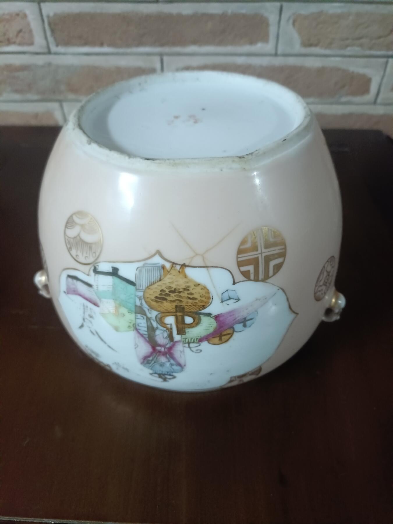 民国粉彩描金开光博古图纹罐