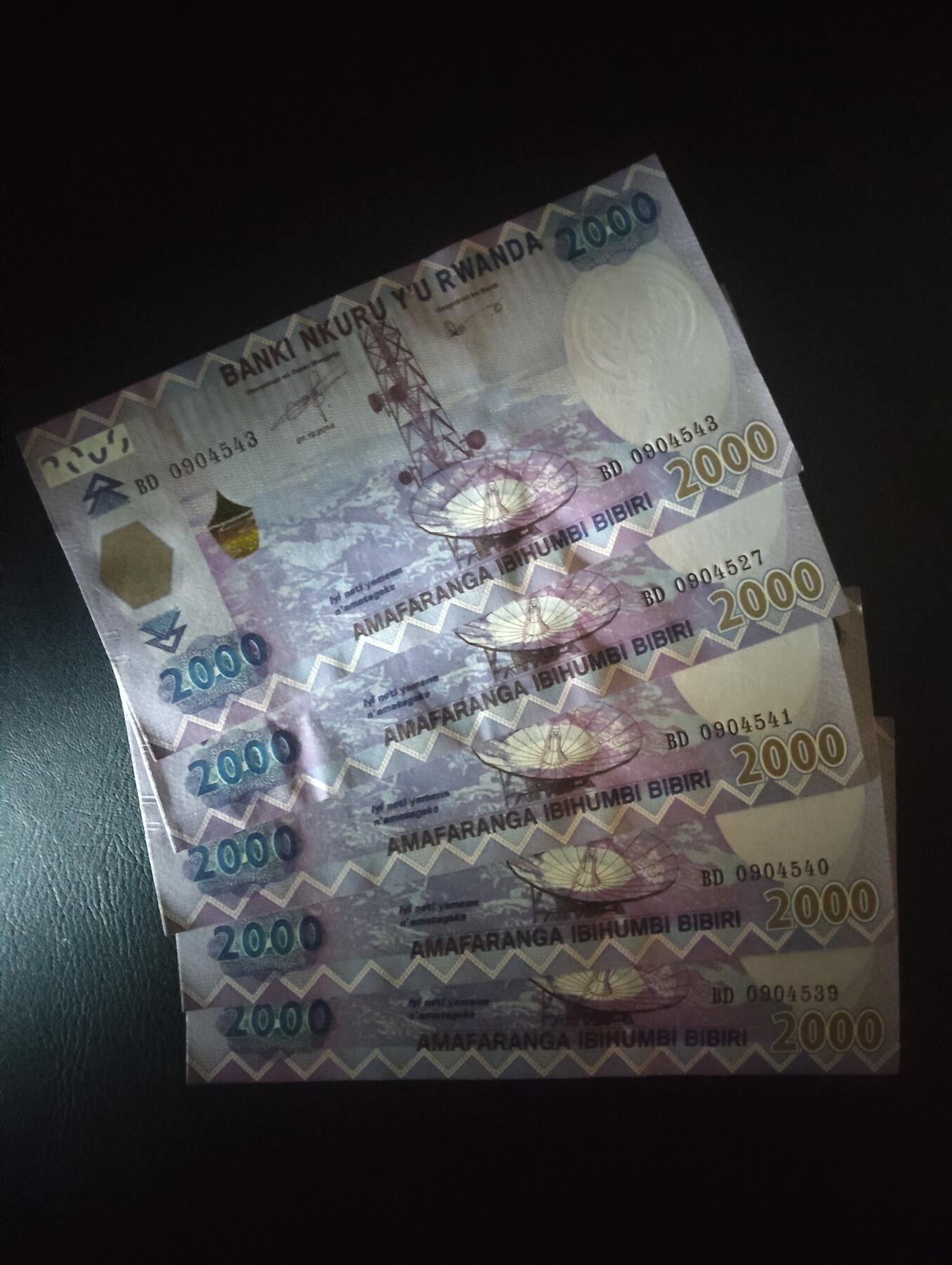 2026三月第二期，总219期 卢旺达2014年2000法郎UNC-/UNC不等批量五张 雷达和可可豆