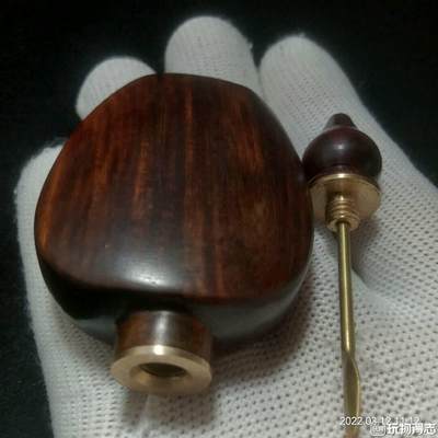 老挝红酸枝鼻烟壶 - 老挝红酸枝鼻烟壶