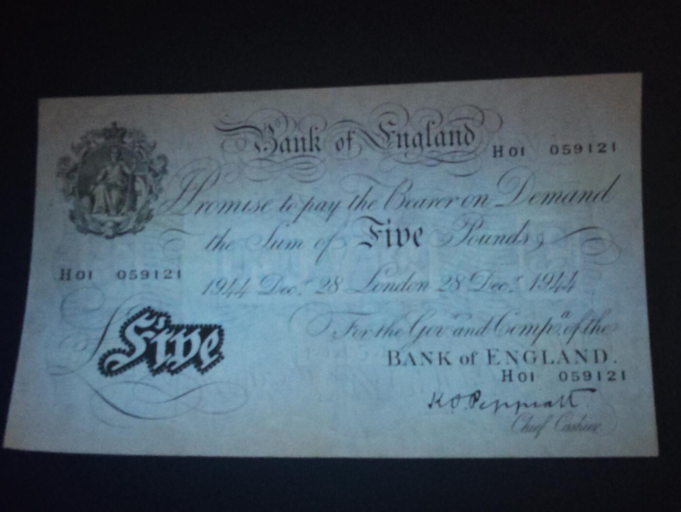 2026三月第二期，总219期 英格兰1944年5镑AUNC无47，作为知名度极高且经典的“白色英镑”，是当年财富的象征，虽然设计简洁但水印和油墨的防伪细致，是不可错过的经典英镑品种