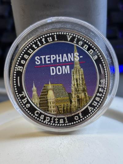 第193期拍卖 - 乌干达2005年美丽的维也纳彩色纪念银币，24.74克，有瑕疵