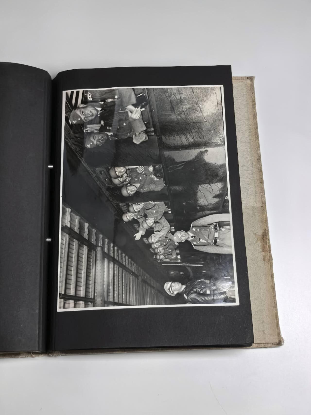 小驴勋章奖章收藏3月14日周六晚六点拍卖（珍爱和平，收藏战争，铭记历史，勿忘国耻，忠党爱国。有偿代拍，送拍规则在简介最后，参拍须阅读规则后再参拍，关系到运费包装发货时效真假辨别等关键信息，拍卖时不再发原图，看大图店主微信码在拍卖店铺介绍里）