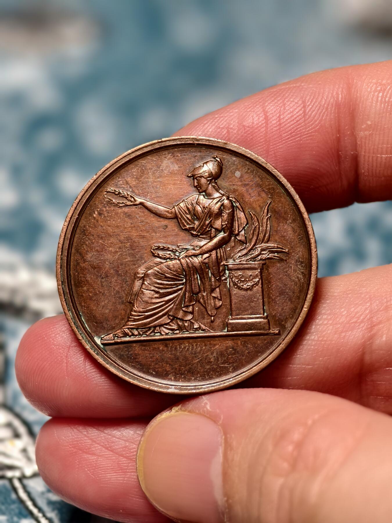 抚柳草堂-第十六期章牌钱币  奖章勋章限时免佣 满百包邮 放漏专场 19世纪法国塔尔纳-加龙省文理与艺术学会纪念铜章 15.6克 33.5mm 早期蜜蜂边铭