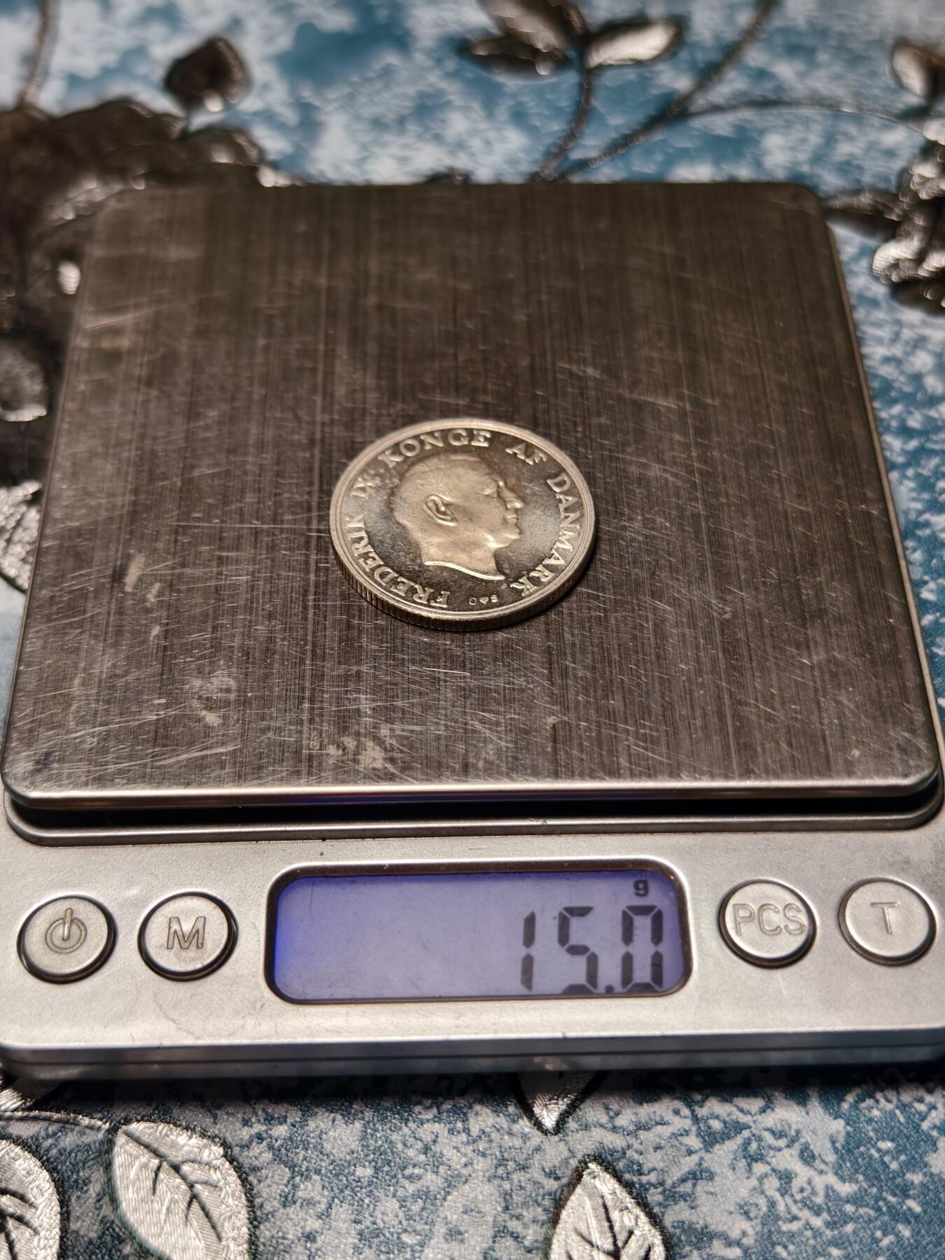 抚柳草堂-第十六期章牌钱币  奖章勋章限时免佣 满百包邮 放漏专场 1958丹麦王国2克朗纪念银币 重15g 底板丝滑镜面光泽 为庆祝玛格丽特二世公主（后来的丹麦女王）18岁成年而铸造