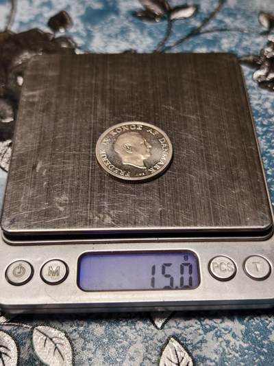 抚柳草堂-第二十八期章牌钱币  奖章勋章 满百包邮 放漏专场 1958丹麦王国2克朗纪念银币 重15g 底板丝滑镜面光泽 为庆祝玛格丽特二世公主（后来的丹麦女王）18岁成年而铸造