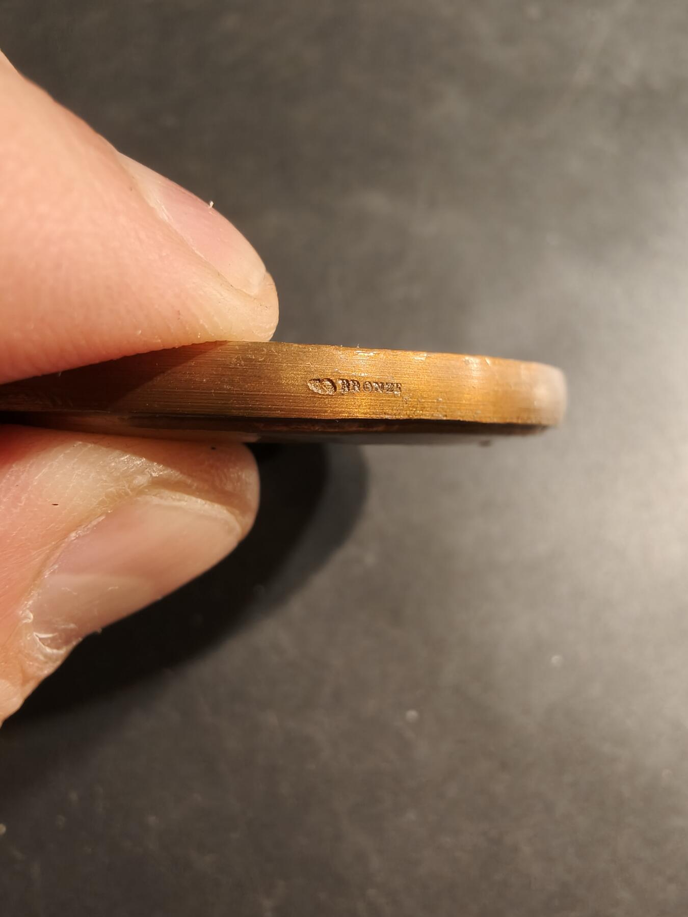 老王徽章第187期 法国马赛信贷银行100周年大铜章    原盒    高浮雕   直径58mm    重量126.5g