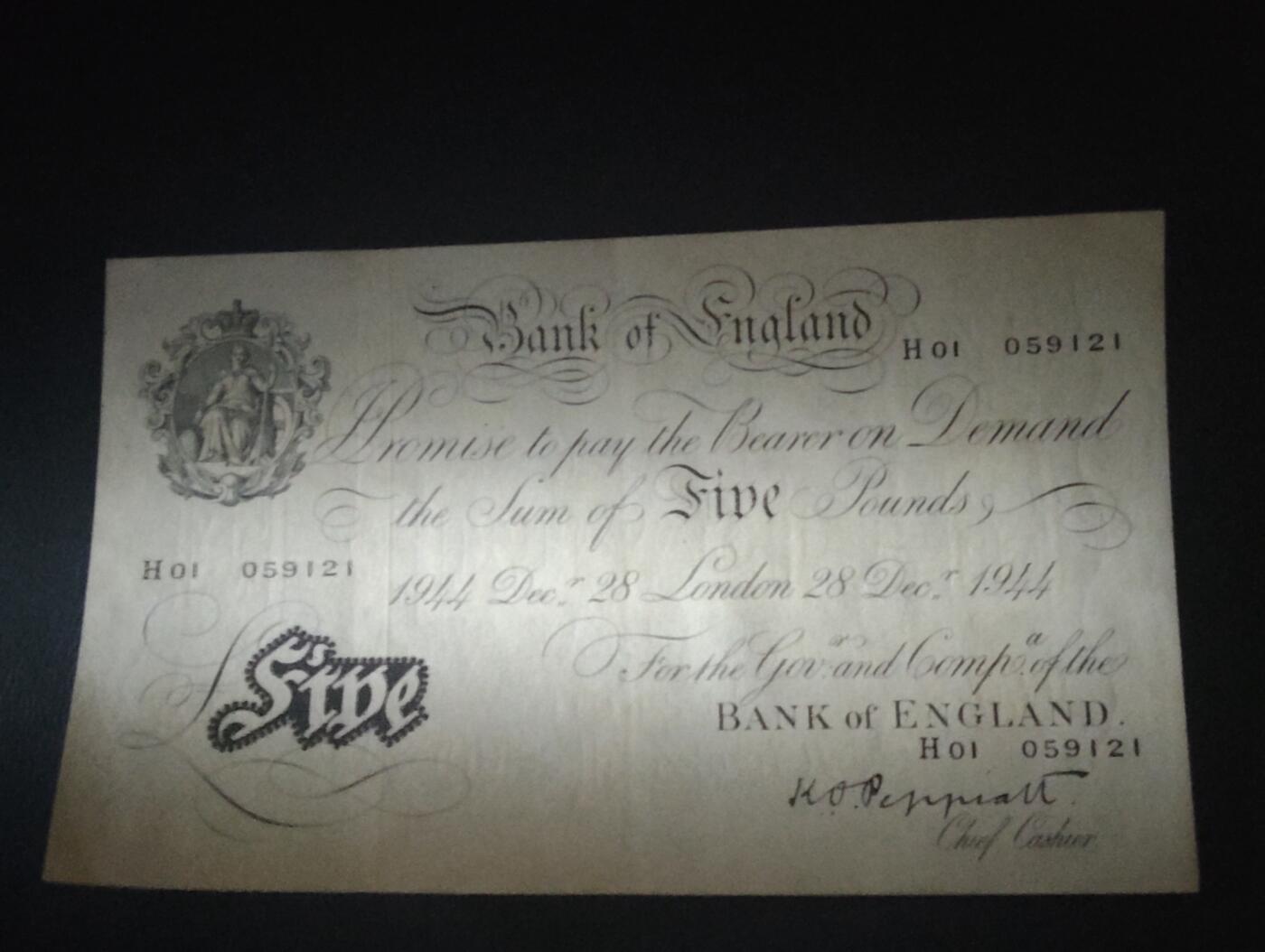 2026三月第二期，总219期 英格兰1944年5镑AUNC无47，作为知名度极高且经典的“白色英镑”，是当年财富的象征，虽然设计简洁但水印和油墨的防伪细致，是不可错过的经典英镑品种