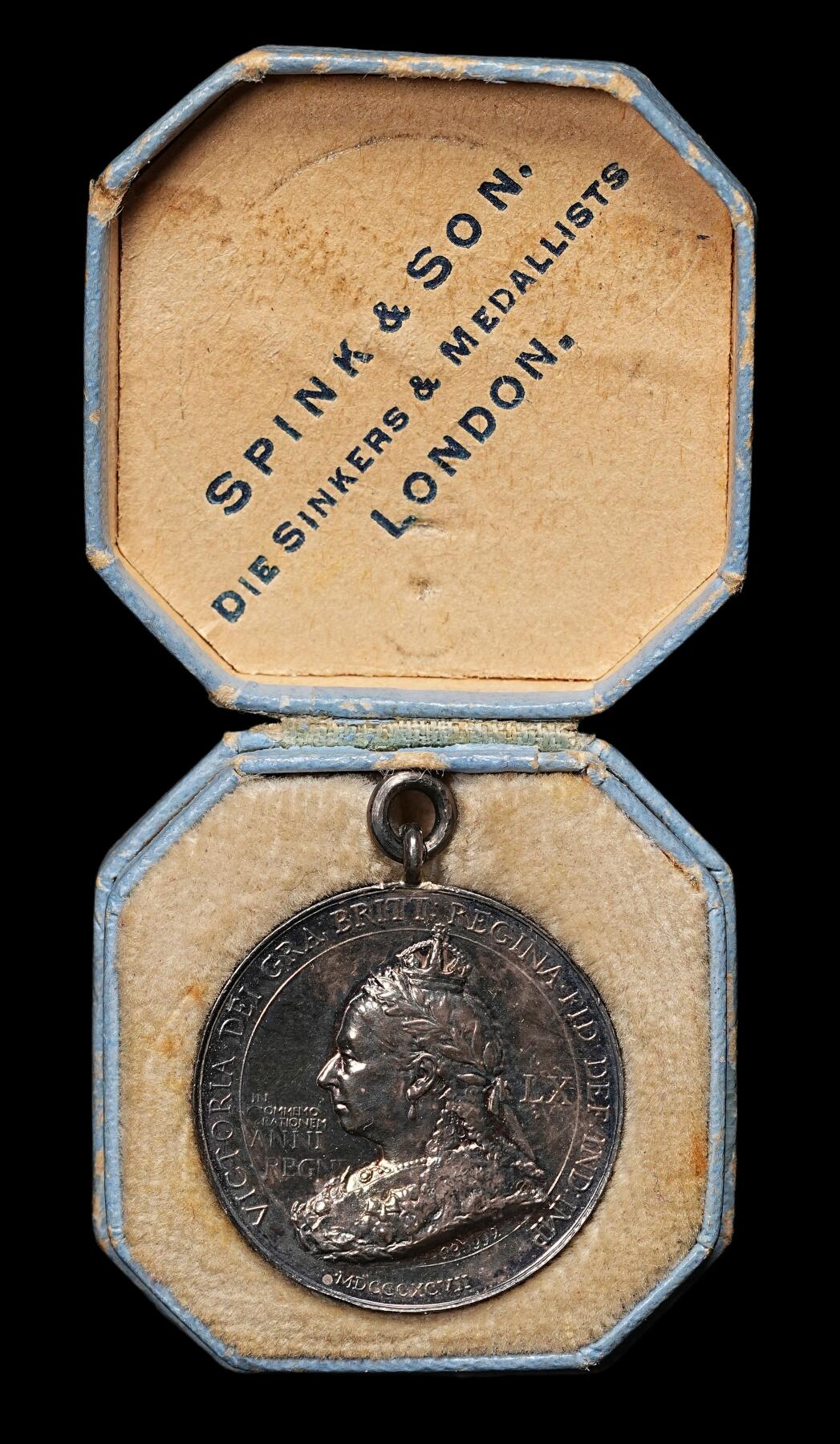 修遠堂世界钱币第107期  1897年英国维多利亚女王登基 60 周年纪念银章，22.30mm，4.65g