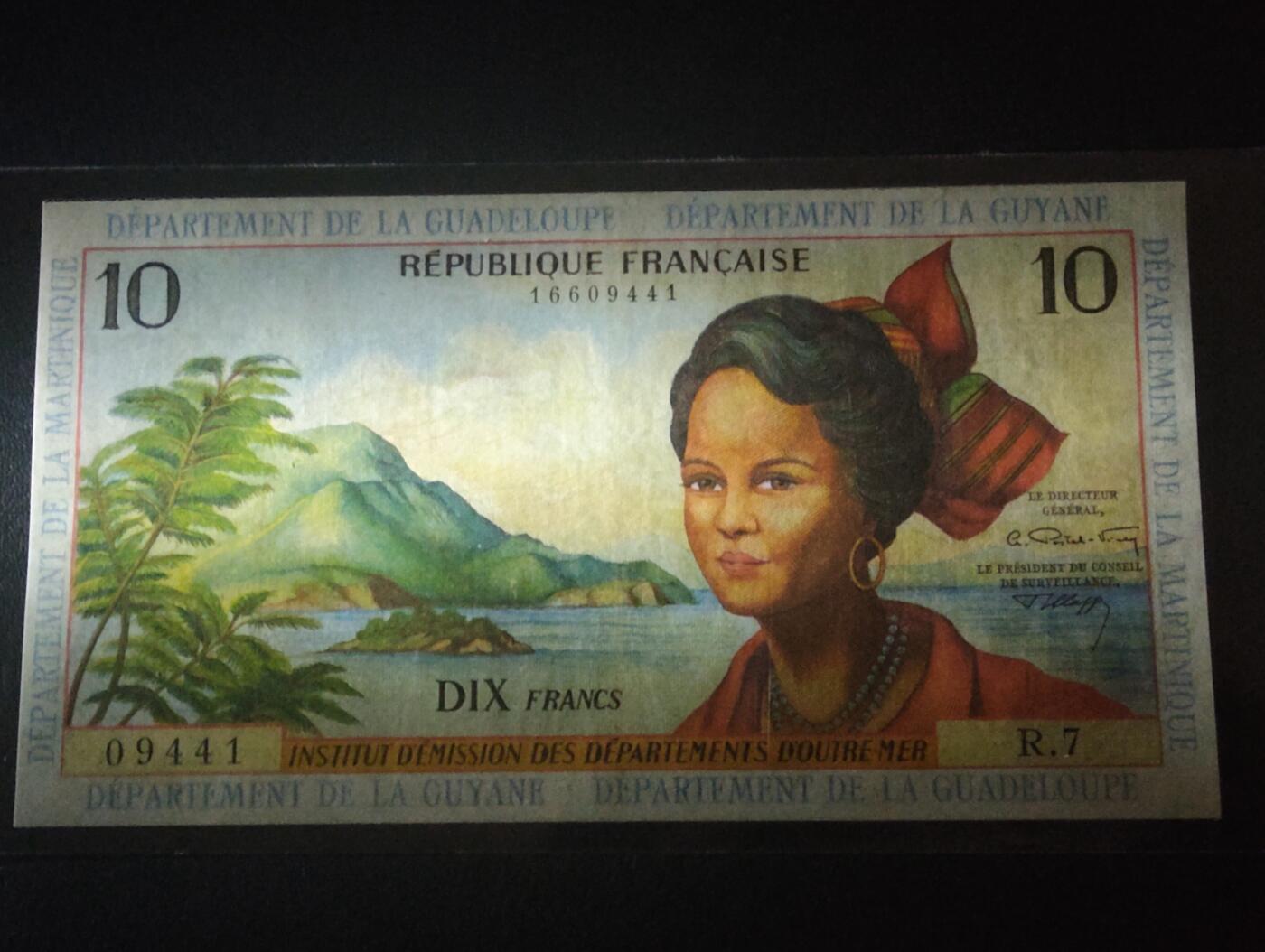 2026三月第二期，总219期 法属安的列斯1963版10法郎流通好品XF 民族服饰女孩和甘蔗收获