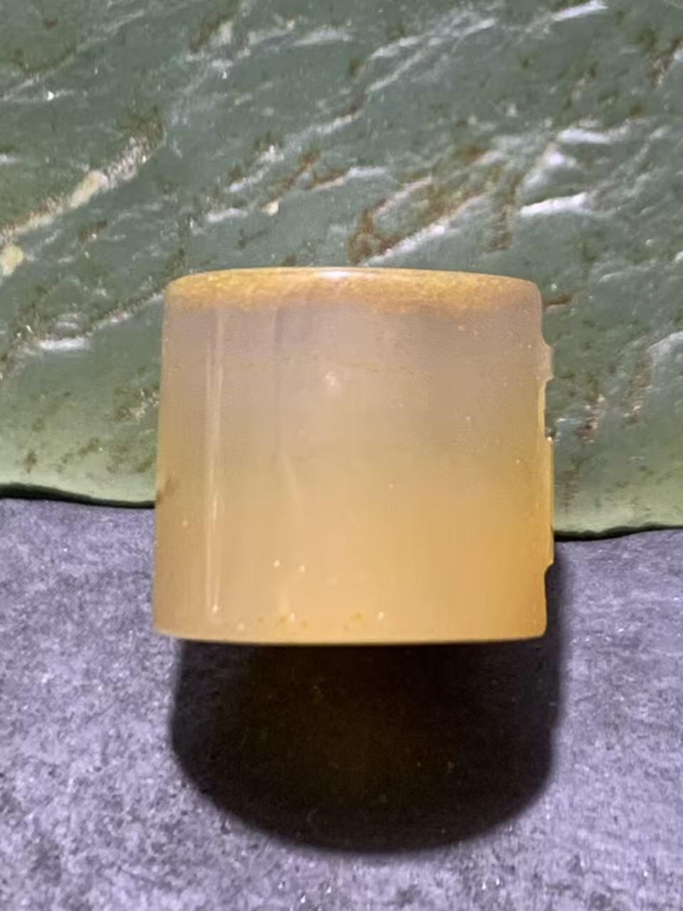 精美高玉化亚光冻料飘金沙鸡油黄战国红玛瑙手工俏色巧雕万字符墩子一个