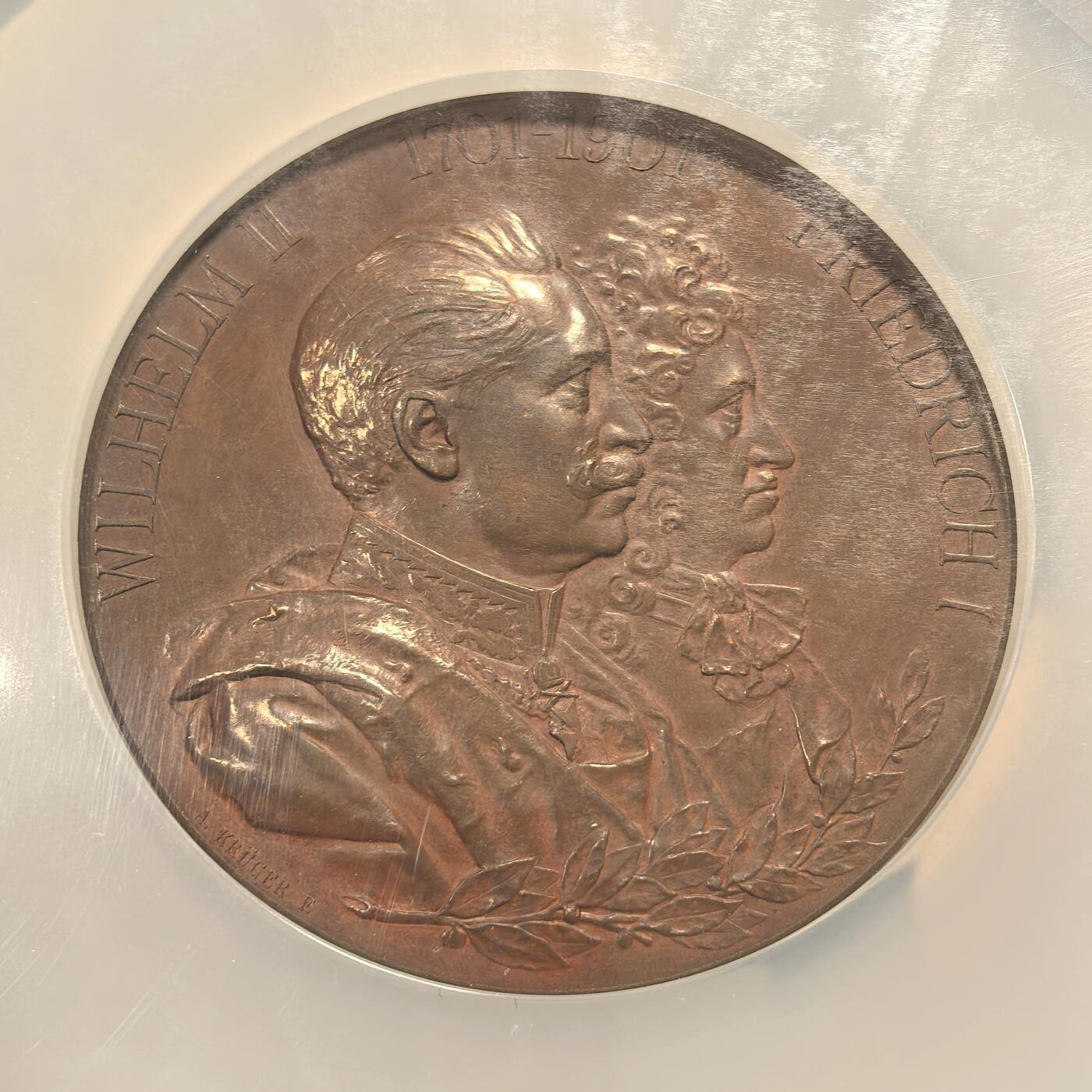 博洋堂世界钱币拍卖第164期（全场包邮） NGC MS62 德国1901年纪念普鲁士王国成立200周年纪念大铜章，直径58.5mm，正面为普鲁士第一任国王腓特烈一世与德皇威廉二世，背面为女神端坐于王位，头戴头盔手持长矛，右手在盾牌，左手拿着月桂花环，稀少品种