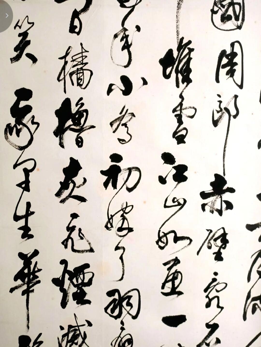 王学舟作为军旅书法家，其作品兼具军人的刚健与文人的儒雅，这幅《念奴娇·赤壁怀古》正是其风格的典型体现。 从专业角度看，此作属于功力扎实、风格鲜明的行草作品，虽非开宗立派的大师级创作，但在当代军旅书法中具有代表性，适合作为书房陈设或收藏。