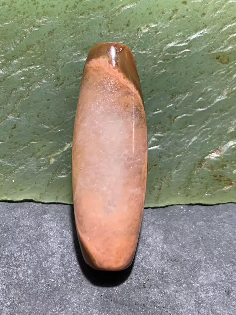 精美冰飘亚光战国红玛瑙手工俏色巧雕武财神忠义关二爷随形桶珠一颗