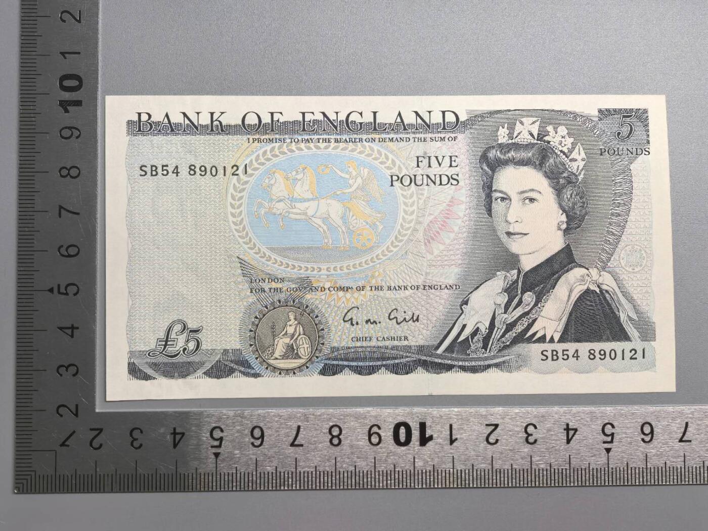 小驴勋章奖章收藏3月14日周六晚六点拍卖（珍爱和平，收藏战争，铭记历史，勿忘国耻，忠党爱国。有偿代拍，送拍规则在简介最后，参拍须阅读规则后再参拍，关系到运费包装发货时效真假辨别等关键信息，拍卖时不再发原图，看大图店主微信码在拍卖店铺介绍里） 英国1988-91年5镑纸币，惠灵顿公爵，G.M.Gill签名版