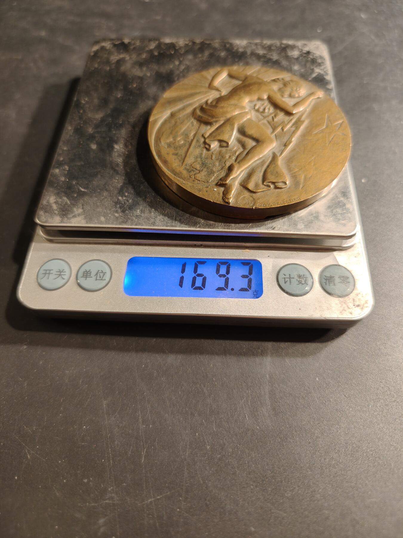 老王徽章第187期 法国电力行业总工会大铜章    原盒无盖    直径66mm    重量163.3g