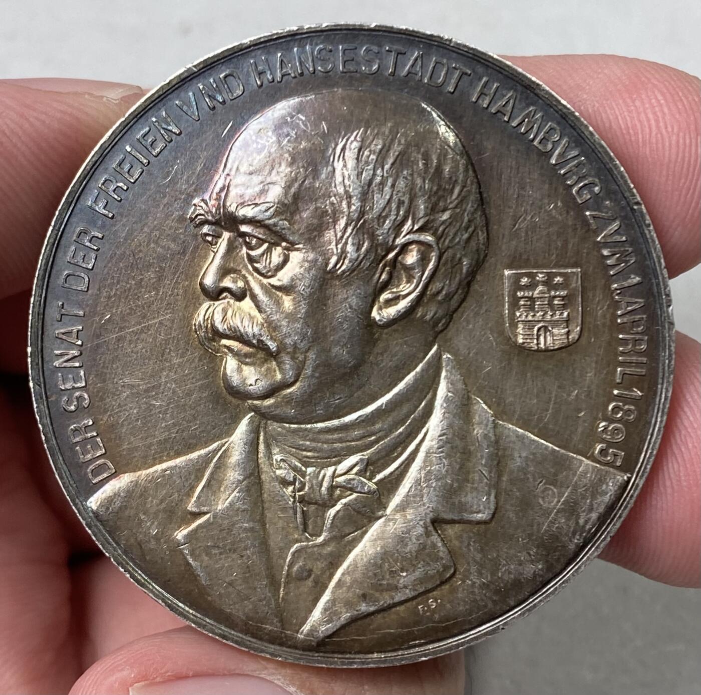 万国钱币拍卖第062期 1895年德国帝国的掌舵领航员俾斯麦80大寿“圣·俾斯麦屠龙”纪念大银章 俾斯麦最为经典设计之一 熟美欧陆五彩环绕非常漂亮 42mm 29.9g