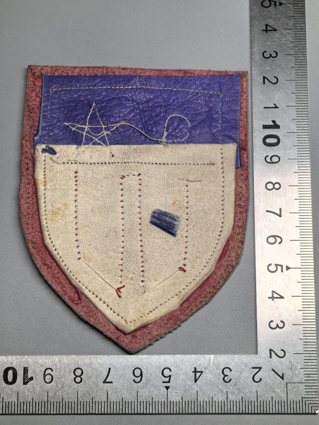 小驴勋章奖章收藏3月14日周六晚六点拍卖（珍爱和平，收藏战争，铭记历史，勿忘国耻，忠党爱国。有偿代拍，送拍规则在简介最后，参拍须阅读规则后再参拍，关系到运费包装发货时效真假辨别等关键信息，拍卖时不再发原图，看大图店主微信码在拍卖店铺介绍里） 中缅印战区CBI臂章，皮质