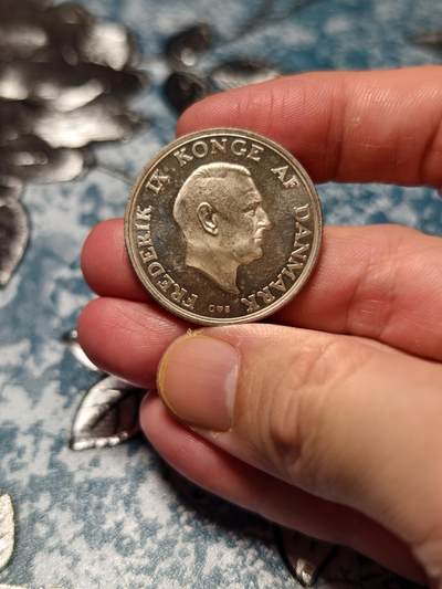 抚柳草堂-第二十八期章牌钱币  奖章勋章 满百包邮 放漏专场 1958丹麦王国2克朗纪念银币 重15g 底板丝滑镜面光泽 为庆祝玛格丽特二世公主（后来的丹麦女王）18岁成年而铸造