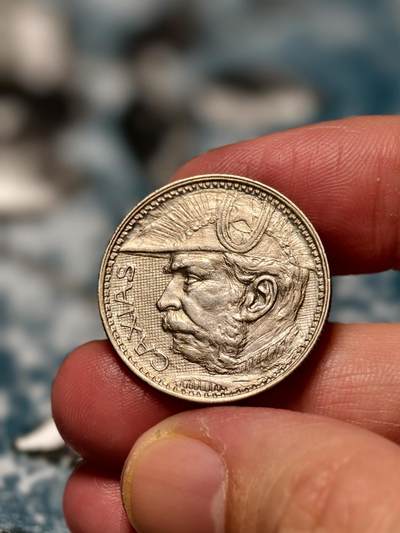 抚柳草堂-第十六期章牌钱币  奖章勋章限时免佣 满百包邮 放漏专场 - 1935巴西卡希亚斯公爵2000瑞斯纪念银币   重8.1g 巴西民族英雄卡希亚斯公爵浮雕漂亮 细节到位