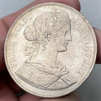 万国钱币拍卖第062期 - 1861年德国法兰克福少女流通2泰勒 经典法兰城大银 原味淡彩好状态