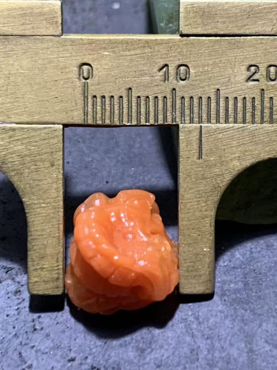 精美川料柿子红南红玛瑙雕刻骷髅珠一个，